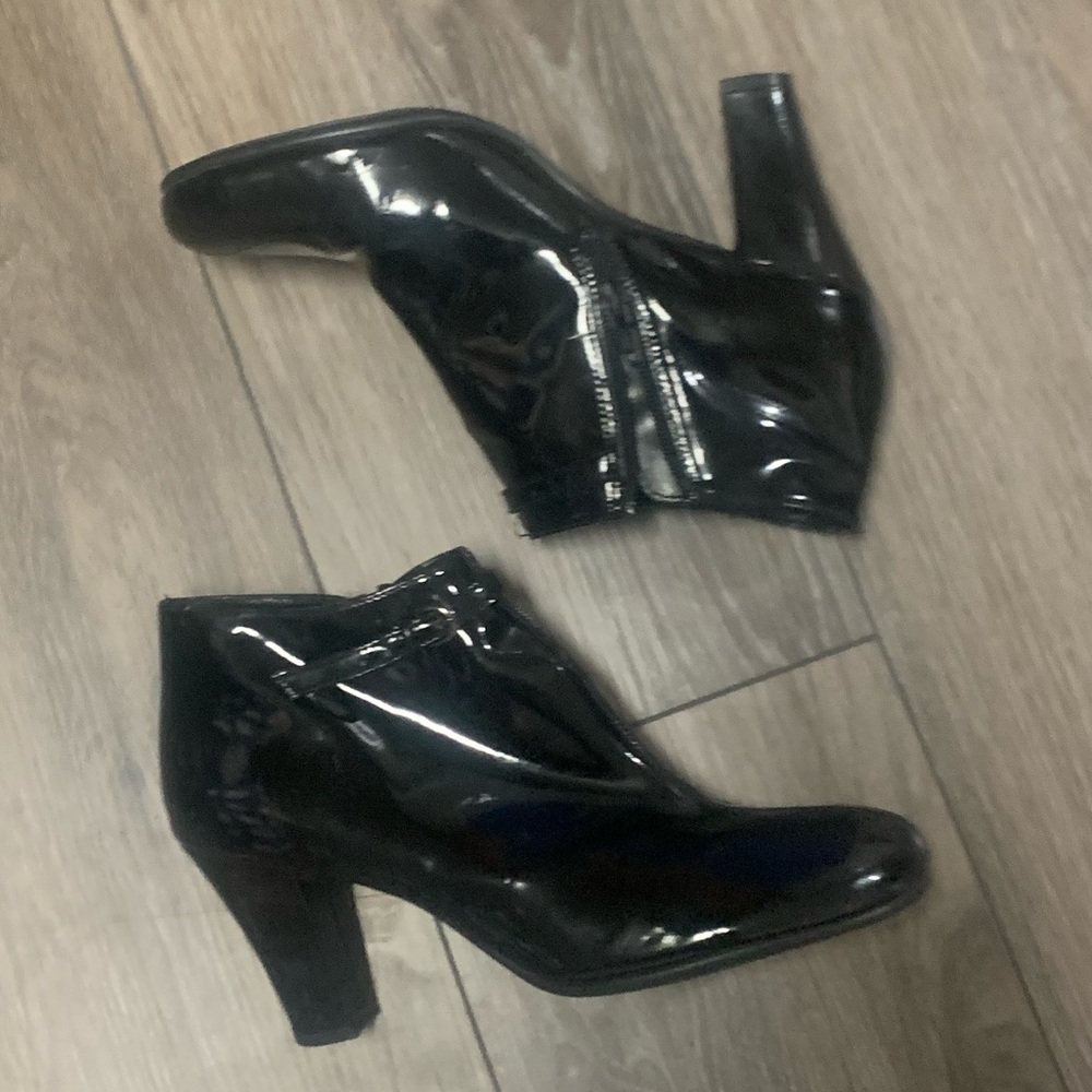 🌺 Sz 8 Aerosoles patent boots